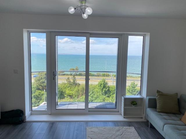 Lovely New 2 Bedroom Condo With Stunning Seaviews Penmaen-mawr Dış mekan fotoğraf